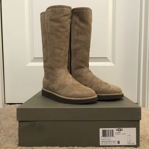 UGG Abree Tall SZ 6